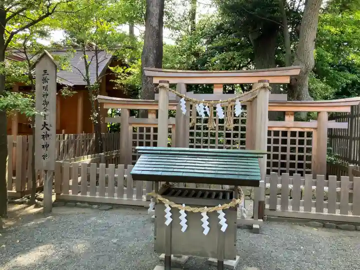 伊勢山皇大神宮の{uncategorized: "未分類", other: "その他", undefined: "問題あり", building: "その他建物", grave: "お墓", sacred_gate: "鳥居", guardian: "狛犬", statue: "像", buddha: "仏像", history: "歴史", nature: "自然", garden: "庭園", animal: "動物", pagoda: "塔", temizu: "手水舎", mountain_gate: "山門・神門", sanctuary: "本殿・本堂", subordinate: "末社・摂社", art: "芸術", scenery: "景色", jizo: "地蔵", ema: "絵馬", goshuin: "御朱印", omikuji: "おみくじ", items: "授与品その他", amulet: "お守り", goshuincho: "御朱印帳", eats: "食事", festival: "お祭り", votive_dance: "神楽", shichigosan: "七五三参", wedding: "結婚式", experience: "体験その他", initially: "初詣", around: "周辺", anti_infection: "感染症対策"}