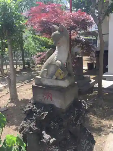 中田出世稲荷神社の狛犬