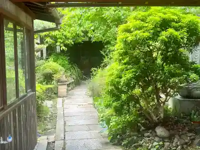 千佛院の{uncategorized: "未分類", other: "その他", undefined: "問題あり", building: "その他建物", grave: "お墓", sacred_gate: "鳥居", guardian: "狛犬", statue: "像", buddha: "仏像", history: "歴史", nature: "自然", garden: "庭園", animal: "動物", pagoda: "塔", temizu: "手水舎", mountain_gate: "山門・神門", sanctuary: "本殿・本堂", subordinate: "末社・摂社", art: "芸術", scenery: "景色", jizo: "地蔵", ema: "絵馬", goshuin: "御朱印", omikuji: "おみくじ", items: "授与品その他", amulet: "お守り", goshuincho: "御朱印帳", eats: "食事", festival: "お祭り", votive_dance: "神楽", shichigosan: "七五三参", wedding: "結婚式", experience: "体験その他", initially: "初詣", around: "周辺", anti_infection: "感染症対策"}