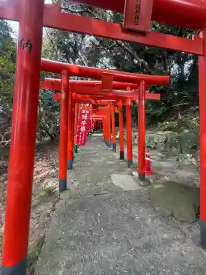 名島豊川稲荷神社の{uncategorized: "未分類", other: "その他", undefined: "問題あり", building: "その他建物", grave: "お墓", sacred_gate: "鳥居", guardian: "狛犬", statue: "像", buddha: "仏像", history: "歴史", nature: "自然", garden: "庭園", animal: "動物", pagoda: "塔", temizu: "手水舎", mountain_gate: "山門・神門", sanctuary: "本殿・本堂", subordinate: "末社・摂社", art: "芸術", scenery: "景色", jizo: "地蔵", ema: "絵馬", goshuin: "御朱印", omikuji: "おみくじ", items: "授与品その他", amulet: "お守り", goshuincho: "御朱印帳", eats: "食事", festival: "お祭り", votive_dance: "神楽", shichigosan: "七五三参", wedding: "結婚式", experience: "体験その他", initially: "初詣", around: "周辺", anti_infection: "感染症対策"}