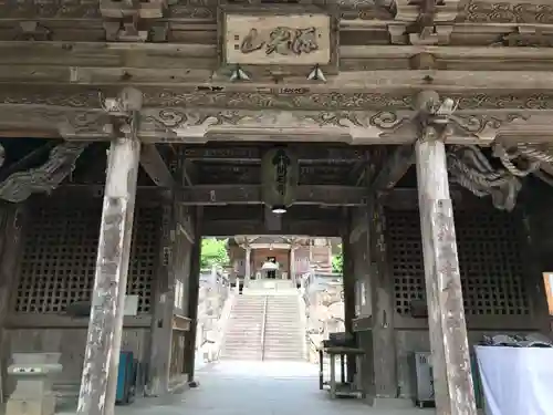 明石寺の山門