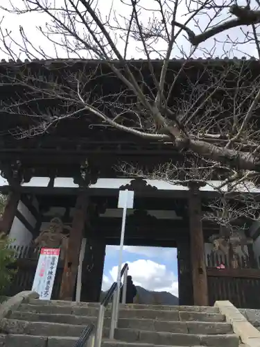 當麻寺の山門・神門