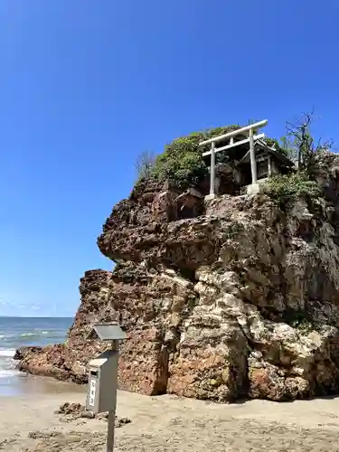 稲佐の浜　弁天島の鳥居