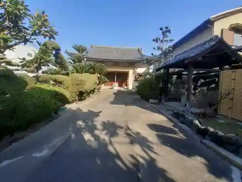 真観寺の{uncategorized: "未分類", other: "その他", undefined: "問題あり", building: "その他建物", grave: "お墓", sacred_gate: "鳥居", guardian: "狛犬", statue: "像", buddha: "仏像", history: "歴史", nature: "自然", garden: "庭園", animal: "動物", pagoda: "塔", temizu: "手水舎", mountain_gate: "山門・神門", sanctuary: "本殿・本堂", subordinate: "末社・摂社", art: "芸術", scenery: "景色", jizo: "地蔵", ema: "絵馬", goshuin: "御朱印", omikuji: "おみくじ", items: "授与品その他", amulet: "お守り", goshuincho: "御朱印帳", eats: "食事", festival: "お祭り", votive_dance: "神楽", shichigosan: "七五三参", wedding: "結婚式", experience: "体験その他", initially: "初詣", around: "周辺", anti_infection: "感染症対策"}