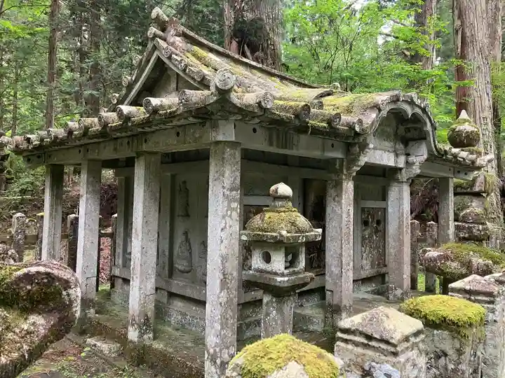 高野山金剛峯寺奥の院(和歌山県)