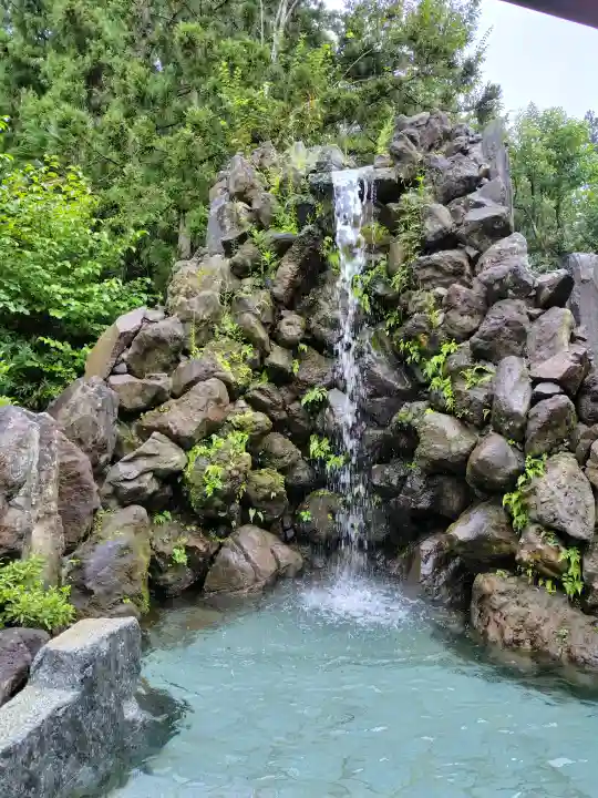 金蛇水神社の{uncategorized: "未分類", other: "その他", undefined: "問題あり", building: "その他建物", grave: "お墓", sacred_gate: "鳥居", guardian: "狛犬", statue: "像", buddha: "仏像", history: "歴史", nature: "自然", garden: "庭園", animal: "動物", pagoda: "塔", temizu: "手水舎", mountain_gate: "山門・神門", sanctuary: "本殿・本堂", subordinate: "末社・摂社", art: "芸術", scenery: "景色", jizo: "地蔵", ema: "絵馬", goshuin: "御朱印", omikuji: "おみくじ", items: "授与品その他", amulet: "お守り", goshuincho: "御朱印帳", eats: "食事", festival: "お祭り", votive_dance: "神楽", shichigosan: "七五三参", wedding: "結婚式", experience: "体験その他", initially: "初詣", around: "周辺", anti_infection: "感染症対策"}