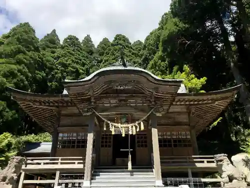 脊振神社の本殿