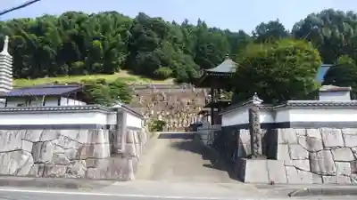 瀧泉寺の山門・神門