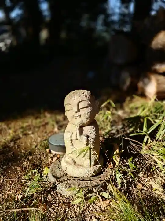 天岑寺の{uncategorized: "未分類", other: "その他", undefined: "問題あり", building: "その他建物", grave: "お墓", sacred_gate: "鳥居", guardian: "狛犬", statue: "像", buddha: "仏像", history: "歴史", nature: "自然", garden: "庭園", animal: "動物", pagoda: "塔", temizu: "手水舎", mountain_gate: "山門・神門", sanctuary: "本殿・本堂", subordinate: "末社・摂社", art: "芸術", scenery: "景色", jizo: "地蔵", ema: "絵馬", goshuin: "御朱印", omikuji: "おみくじ", items: "授与品その他", amulet: "お守り", goshuincho: "御朱印帳", eats: "食事", festival: "お祭り", votive_dance: "神楽", shichigosan: "七五三参", wedding: "結婚式", experience: "体験その他", initially: "初詣", around: "周辺", anti_infection: "感染症対策"}