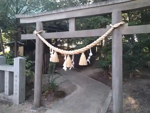 亀之森住吉神社の鳥居