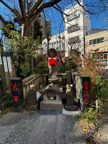 吉原弁財天本宮（吉原神社奥宮）の{uncategorized: "未分類", other: "その他", undefined: "問題あり", building: "その他建物", grave: "お墓", sacred_gate: "鳥居", guardian: "狛犬", statue: "像", buddha: "仏像", history: "歴史", nature: "自然", garden: "庭園", animal: "動物", pagoda: "塔", temizu: "手水舎", mountain_gate: "山門・神門", sanctuary: "本殿・本堂", subordinate: "末社・摂社", art: "芸術", scenery: "景色", jizo: "地蔵", ema: "絵馬", goshuin: "御朱印", omikuji: "おみくじ", items: "授与品その他", amulet: "お守り", goshuincho: "御朱印帳", eats: "食事", festival: "お祭り", votive_dance: "神楽", shichigosan: "七五三参", wedding: "結婚式", experience: "体験その他", initially: "初詣", around: "周辺", anti_infection: "感染症対策"}