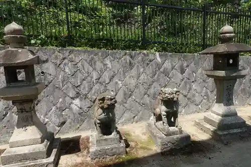 闘鶏野神社の狛犬