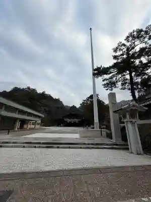 出雲大社の{uncategorized: "未分類", other: "その他", undefined: "問題あり", building: "その他建物", grave: "お墓", sacred_gate: "鳥居", guardian: "狛犬", statue: "像", buddha: "仏像", history: "歴史", nature: "自然", garden: "庭園", animal: "動物", pagoda: "塔", temizu: "手水舎", mountain_gate: "山門・神門", sanctuary: "本殿・本堂", subordinate: "末社・摂社", art: "芸術", scenery: "景色", jizo: "地蔵", ema: "絵馬", goshuin: "御朱印", omikuji: "おみくじ", items: "授与品その他", amulet: "お守り", goshuincho: "御朱印帳", eats: "食事", festival: "お祭り", votive_dance: "神楽", shichigosan: "七五三参", wedding: "結婚式", experience: "体験その他", initially: "初詣", around: "周辺", anti_infection: "感染症対策"}