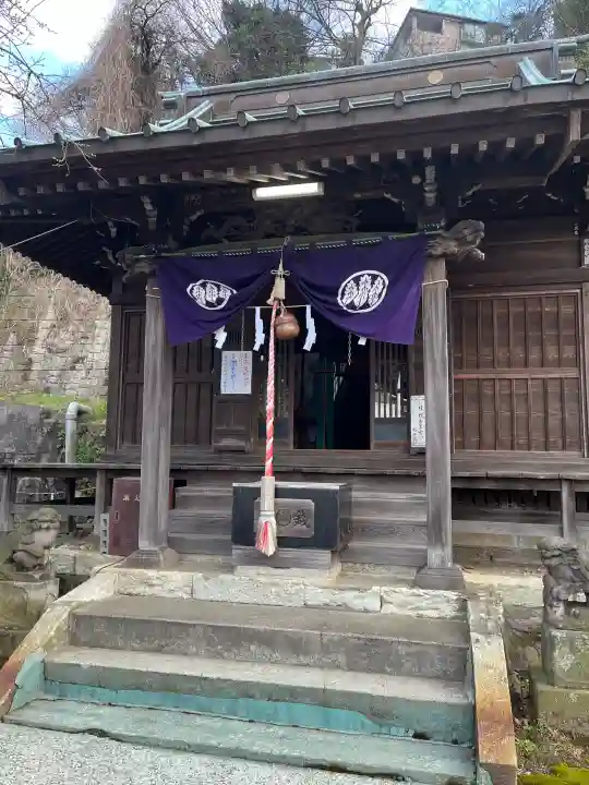 杉山社(帷子町杉山社・久保杉山神社)の{uncategorized: "未分類", other: "その他", undefined: "問題あり", building: "その他建物", grave: "お墓", sacred_gate: "鳥居", guardian: "狛犬", statue: "像", buddha: "仏像", history: "歴史", nature: "自然", garden: "庭園", animal: "動物", pagoda: "塔", temizu: "手水舎", mountain_gate: "山門・神門", sanctuary: "本殿・本堂", subordinate: "末社・摂社", art: "芸術", scenery: "景色", jizo: "地蔵", ema: "絵馬", goshuin: "御朱印", omikuji: "おみくじ", items: "授与品その他", amulet: "お守り", goshuincho: "御朱印帳", eats: "食事", festival: "お祭り", votive_dance: "神楽", shichigosan: "七五三参", wedding: "結婚式", experience: "体験その他", initially: "初詣", around: "周辺", anti_infection: "感染症対策"}