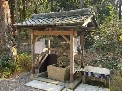 日吉神社の{uncategorized: "未分類", other: "その他", undefined: "問題あり", building: "その他建物", grave: "お墓", sacred_gate: "鳥居", guardian: "狛犬", statue: "像", buddha: "仏像", history: "歴史", nature: "自然", garden: "庭園", animal: "動物", pagoda: "塔", temizu: "手水舎", mountain_gate: "山門・神門", sanctuary: "本殿・本堂", subordinate: "末社・摂社", art: "芸術", scenery: "景色", jizo: "地蔵", ema: "絵馬", goshuin: "御朱印", omikuji: "おみくじ", items: "授与品その他", amulet: "お守り", goshuincho: "御朱印帳", eats: "食事", festival: "お祭り", votive_dance: "神楽", shichigosan: "七五三参", wedding: "結婚式", experience: "体験その他", initially: "初詣", around: "周辺", anti_infection: "感染症対策"}