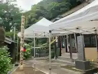岩屋堂の{uncategorized: "未分類", other: "その他", undefined: "問題あり", building: "その他建物", grave: "お墓", sacred_gate: "鳥居", guardian: "狛犬", statue: "像", buddha: "仏像", history: "歴史", nature: "自然", garden: "庭園", animal: "動物", pagoda: "塔", temizu: "手水舎", mountain_gate: "山門・神門", sanctuary: "本殿・本堂", subordinate: "末社・摂社", art: "芸術", scenery: "景色", jizo: "地蔵", ema: "絵馬", goshuin: "御朱印", omikuji: "おみくじ", items: "授与品その他", amulet: "お守り", goshuincho: "御朱印帳", eats: "食事", festival: "お祭り", votive_dance: "神楽", shichigosan: "七五三参", wedding: "結婚式", experience: "体験その他", initially: "初詣", around: "周辺", anti_infection: "感染症対策"}
