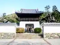 興聖寺(興聖寶林禅寺)の{uncategorized: "未分類", other: "その他", undefined: "問題あり", building: "その他建物", grave: "お墓", sacred_gate: "鳥居", guardian: "狛犬", statue: "像", buddha: "仏像", history: "歴史", nature: "自然", garden: "庭園", animal: "動物", pagoda: "塔", temizu: "手水舎", mountain_gate: "山門・神門", sanctuary: "本殿・本堂", subordinate: "末社・摂社", art: "芸術", scenery: "景色", jizo: "地蔵", ema: "絵馬", goshuin: "御朱印", omikuji: "おみくじ", items: "授与品その他", amulet: "お守り", goshuincho: "御朱印帳", eats: "食事", festival: "お祭り", votive_dance: "神楽", shichigosan: "七五三参", wedding: "結婚式", experience: "体験その他", initially: "初詣", around: "周辺", anti_infection: "感染症対策"}