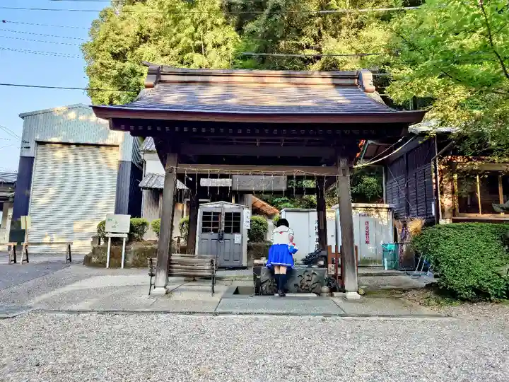 内々神社の手水舎