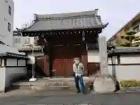 春養寺の山門・神門