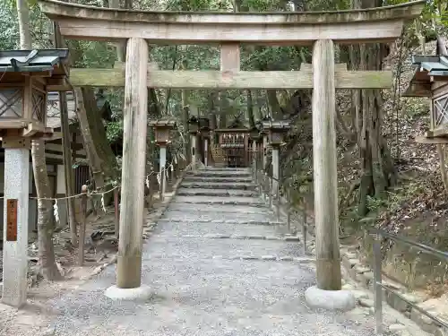 大神神社の{uncategorized: "未分類", other: "その他", undefined: "問題あり", building: "その他建物", grave: "お墓", sacred_gate: "鳥居", guardian: "狛犬", statue: "像", buddha: "仏像", history: "歴史", nature: "自然", garden: "庭園", animal: "動物", pagoda: "塔", temizu: "手水舎", mountain_gate: "山門・神門", sanctuary: "本殿・本堂", subordinate: "末社・摂社", art: "芸術", scenery: "景色", jizo: "地蔵", ema: "絵馬", goshuin: "御朱印", omikuji: "おみくじ", items: "授与品その他", amulet: "お守り", goshuincho: "御朱印帳", eats: "食事", festival: "お祭り", votive_dance: "神楽", shichigosan: "七五三参", wedding: "結婚式", experience: "体験その他", initially: "初詣", around: "周辺", anti_infection: "感染症対策"}
