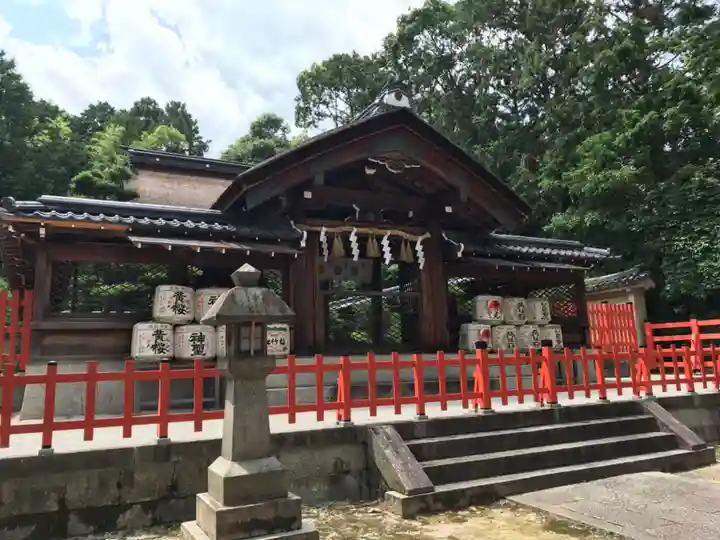 建勲神社の山門・神門