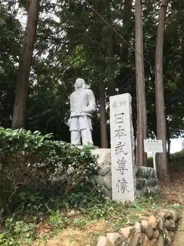 草薙神社の像