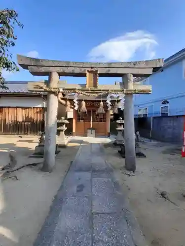 小山産土神社の{uncategorized: "未分類", other: "その他", undefined: "問題あり", building: "その他建物", grave: "お墓", sacred_gate: "鳥居", guardian: "狛犬", statue: "像", buddha: "仏像", history: "歴史", nature: "自然", garden: "庭園", animal: "動物", pagoda: "塔", temizu: "手水舎", mountain_gate: "山門・神門", sanctuary: "本殿・本堂", subordinate: "末社・摂社", art: "芸術", scenery: "景色", jizo: "地蔵", ema: "絵馬", goshuin: "御朱印", omikuji: "おみくじ", items: "授与品その他", amulet: "お守り", goshuincho: "御朱印帳", eats: "食事", festival: "お祭り", votive_dance: "神楽", shichigosan: "七五三参", wedding: "結婚式", experience: "体験その他", initially: "初詣", around: "周辺", anti_infection: "感染症対策"}
