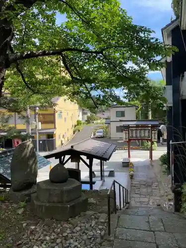 薬師堂（鶴の休石）(山形県)