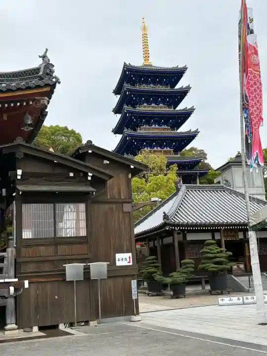 中山寺の{uncategorized: "未分類", other: "その他", undefined: "問題あり", building: "その他建物", grave: "お墓", sacred_gate: "鳥居", guardian: "狛犬", statue: "像", buddha: "仏像", history: "歴史", nature: "自然", garden: "庭園", animal: "動物", pagoda: "塔", temizu: "手水舎", mountain_gate: "山門・神門", sanctuary: "本殿・本堂", subordinate: "末社・摂社", art: "芸術", scenery: "景色", jizo: "地蔵", ema: "絵馬", goshuin: "御朱印", omikuji: "おみくじ", items: "授与品その他", amulet: "お守り", goshuincho: "御朱印帳", eats: "食事", festival: "お祭り", votive_dance: "神楽", shichigosan: "七五三参", wedding: "結婚式", experience: "体験その他", initially: "初詣", around: "周辺", anti_infection: "感染症対策"}