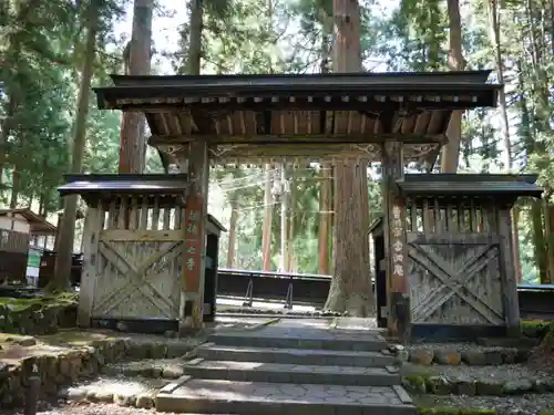 雲洞庵の山門・神門