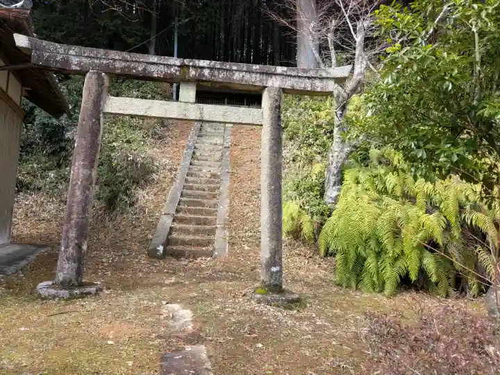 伊勢廻寺の{uncategorized: "未分類", other: "その他", undefined: "問題あり", building: "その他建物", grave: "お墓", sacred_gate: "鳥居", guardian: "狛犬", statue: "像", buddha: "仏像", history: "歴史", nature: "自然", garden: "庭園", animal: "動物", pagoda: "塔", temizu: "手水舎", mountain_gate: "山門・神門", sanctuary: "本殿・本堂", subordinate: "末社・摂社", art: "芸術", scenery: "景色", jizo: "地蔵", ema: "絵馬", goshuin: "御朱印", omikuji: "おみくじ", items: "授与品その他", amulet: "お守り", goshuincho: "御朱印帳", eats: "食事", festival: "お祭り", votive_dance: "神楽", shichigosan: "七五三参", wedding: "結婚式", experience: "体験その他", initially: "初詣", around: "周辺", anti_infection: "感染症対策"}