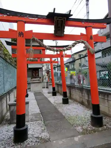 稲荷大神の鳥居