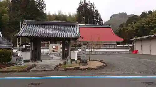 宝蔵寺の山門・神門