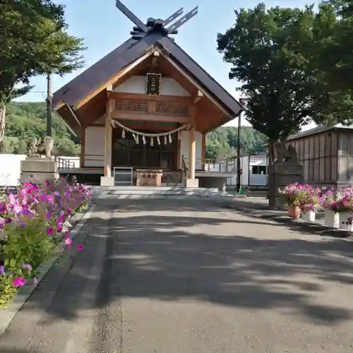 石山神社の本殿