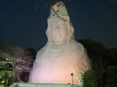 大船観音寺の{uncategorized: "未分類", other: "その他", undefined: "問題あり", building: "その他建物", grave: "お墓", sacred_gate: "鳥居", guardian: "狛犬", statue: "像", buddha: "仏像", history: "歴史", nature: "自然", garden: "庭園", animal: "動物", pagoda: "塔", temizu: "手水舎", mountain_gate: "山門・神門", sanctuary: "本殿・本堂", subordinate: "末社・摂社", art: "芸術", scenery: "景色", jizo: "地蔵", ema: "絵馬", goshuin: "御朱印", omikuji: "おみくじ", items: "授与品その他", amulet: "お守り", goshuincho: "御朱印帳", eats: "食事", festival: "お祭り", votive_dance: "神楽", shichigosan: "七五三参", wedding: "結婚式", experience: "体験その他", initially: "初詣", around: "周辺", anti_infection: "感染症対策"}