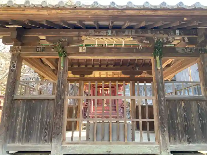 荒胡子神社の{uncategorized: "未分類", other: "その他", undefined: "問題あり", building: "その他建物", grave: "お墓", sacred_gate: "鳥居", guardian: "狛犬", statue: "像", buddha: "仏像", history: "歴史", nature: "自然", garden: "庭園", animal: "動物", pagoda: "塔", temizu: "手水舎", mountain_gate: "山門・神門", sanctuary: "本殿・本堂", subordinate: "末社・摂社", art: "芸術", scenery: "景色", jizo: "地蔵", ema: "絵馬", goshuin: "御朱印", omikuji: "おみくじ", items: "授与品その他", amulet: "お守り", goshuincho: "御朱印帳", eats: "食事", festival: "お祭り", votive_dance: "神楽", shichigosan: "七五三参", wedding: "結婚式", experience: "体験その他", initially: "初詣", around: "周辺", anti_infection: "感染症対策"}