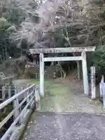 神明・白山社相殿の鳥居