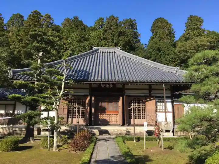 大池寺の本殿・本堂