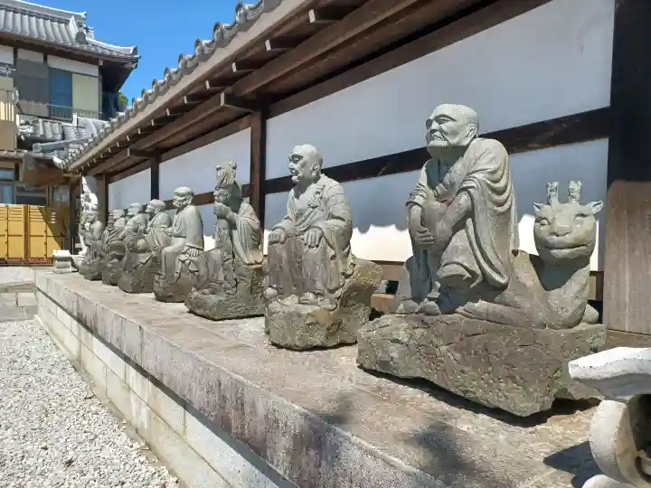 全龍寺の{uncategorized: "未分類", other: "その他", undefined: "問題あり", building: "その他建物", grave: "お墓", sacred_gate: "鳥居", guardian: "狛犬", statue: "像", buddha: "仏像", history: "歴史", nature: "自然", garden: "庭園", animal: "動物", pagoda: "塔", temizu: "手水舎", mountain_gate: "山門・神門", sanctuary: "本殿・本堂", subordinate: "末社・摂社", art: "芸術", scenery: "景色", jizo: "地蔵", ema: "絵馬", goshuin: "御朱印", omikuji: "おみくじ", items: "授与品その他", amulet: "お守り", goshuincho: "御朱印帳", eats: "食事", festival: "お祭り", votive_dance: "神楽", shichigosan: "七五三参", wedding: "結婚式", experience: "体験その他", initially: "初詣", around: "周辺", anti_infection: "感染症対策"}