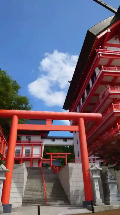 宝徳山稲荷大社(新潟県)