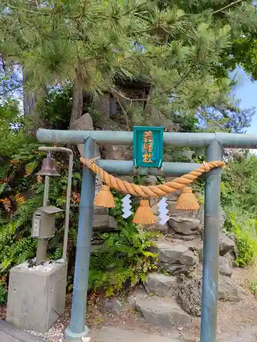 義経社の鳥居