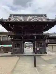 観音寺の山門