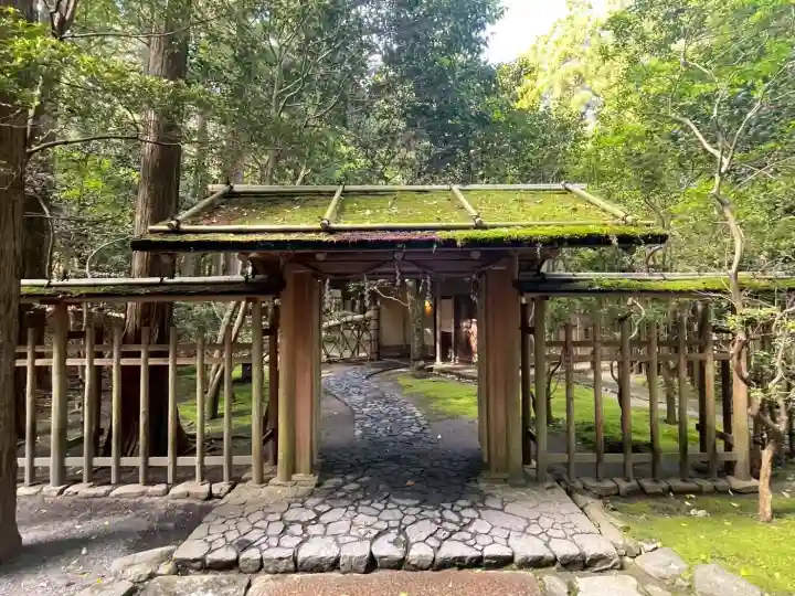 椿大神社の{uncategorized: "未分類", other: "その他", undefined: "問題あり", building: "その他建物", grave: "お墓", sacred_gate: "鳥居", guardian: "狛犬", statue: "像", buddha: "仏像", history: "歴史", nature: "自然", garden: "庭園", animal: "動物", pagoda: "塔", temizu: "手水舎", mountain_gate: "山門・神門", sanctuary: "本殿・本堂", subordinate: "末社・摂社", art: "芸術", scenery: "景色", jizo: "地蔵", ema: "絵馬", goshuin: "御朱印", omikuji: "おみくじ", items: "授与品その他", amulet: "お守り", goshuincho: "御朱印帳", eats: "食事", festival: "お祭り", votive_dance: "神楽", shichigosan: "七五三参", wedding: "結婚式", experience: "体験その他", initially: "初詣", around: "周辺", anti_infection: "感染症対策"}