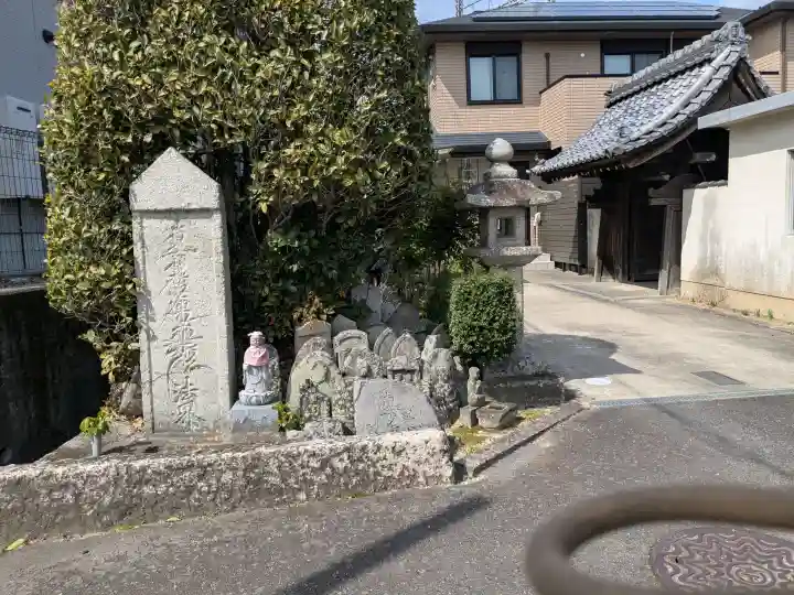 蓮聖寺の{uncategorized: "未分類", other: "その他", undefined: "問題あり", building: "その他建物", grave: "お墓", sacred_gate: "鳥居", guardian: "狛犬", statue: "像", buddha: "仏像", history: "歴史", nature: "自然", garden: "庭園", animal: "動物", pagoda: "塔", temizu: "手水舎", mountain_gate: "山門・神門", sanctuary: "本殿・本堂", subordinate: "末社・摂社", art: "芸術", scenery: "景色", jizo: "地蔵", ema: "絵馬", goshuin: "御朱印", omikuji: "おみくじ", items: "授与品その他", amulet: "お守り", goshuincho: "御朱印帳", eats: "食事", festival: "お祭り", votive_dance: "神楽", shichigosan: "七五三参", wedding: "結婚式", experience: "体験その他", initially: "初詣", around: "周辺", anti_infection: "感染症対策"}