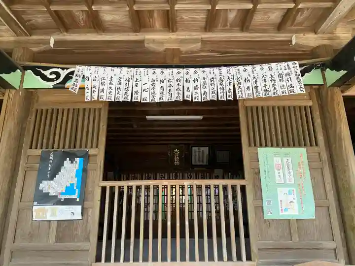 大井神社の{uncategorized: "未分類", other: "その他", undefined: "問題あり", building: "その他建物", grave: "お墓", sacred_gate: "鳥居", guardian: "狛犬", statue: "像", buddha: "仏像", history: "歴史", nature: "自然", garden: "庭園", animal: "動物", pagoda: "塔", temizu: "手水舎", mountain_gate: "山門・神門", sanctuary: "本殿・本堂", subordinate: "末社・摂社", art: "芸術", scenery: "景色", jizo: "地蔵", ema: "絵馬", goshuin: "御朱印", omikuji: "おみくじ", items: "授与品その他", amulet: "お守り", goshuincho: "御朱印帳", eats: "食事", festival: "お祭り", votive_dance: "神楽", shichigosan: "七五三参", wedding: "結婚式", experience: "体験その他", initially: "初詣", around: "周辺", anti_infection: "感染症対策"}