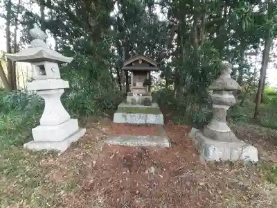 風の森神社の{uncategorized: "未分類", other: "その他", undefined: "問題あり", building: "その他建物", grave: "お墓", sacred_gate: "鳥居", guardian: "狛犬", statue: "像", buddha: "仏像", history: "歴史", nature: "自然", garden: "庭園", animal: "動物", pagoda: "塔", temizu: "手水舎", mountain_gate: "山門・神門", sanctuary: "本殿・本堂", subordinate: "末社・摂社", art: "芸術", scenery: "景色", jizo: "地蔵", ema: "絵馬", goshuin: "御朱印", omikuji: "おみくじ", items: "授与品その他", amulet: "お守り", goshuincho: "御朱印帳", eats: "食事", festival: "お祭り", votive_dance: "神楽", shichigosan: "七五三参", wedding: "結婚式", experience: "体験その他", initially: "初詣", around: "周辺", anti_infection: "感染症対策"}