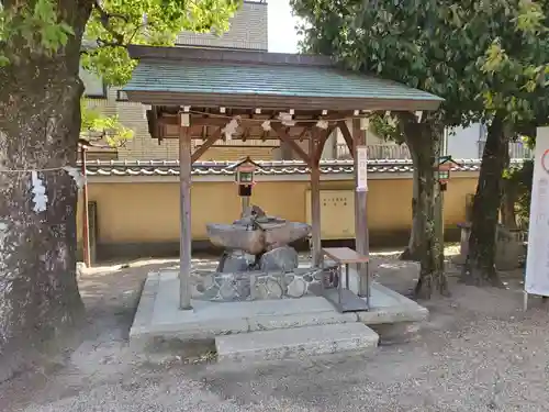率川神社（大神神社摂社）の手水舎