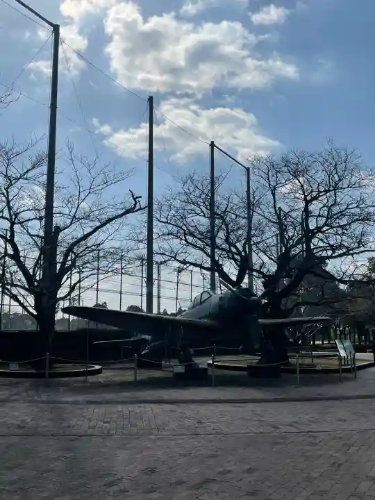 知覧町護国神社の{uncategorized: "未分類", other: "その他", undefined: "問題あり", building: "その他建物", grave: "お墓", sacred_gate: "鳥居", guardian: "狛犬", statue: "像", buddha: "仏像", history: "歴史", nature: "自然", garden: "庭園", animal: "動物", pagoda: "塔", temizu: "手水舎", mountain_gate: "山門・神門", sanctuary: "本殿・本堂", subordinate: "末社・摂社", art: "芸術", scenery: "景色", jizo: "地蔵", ema: "絵馬", goshuin: "御朱印", omikuji: "おみくじ", items: "授与品その他", amulet: "お守り", goshuincho: "御朱印帳", eats: "食事", festival: "お祭り", votive_dance: "神楽", shichigosan: "七五三参", wedding: "結婚式", experience: "体験その他", initially: "初詣", around: "周辺", anti_infection: "感染症対策"}