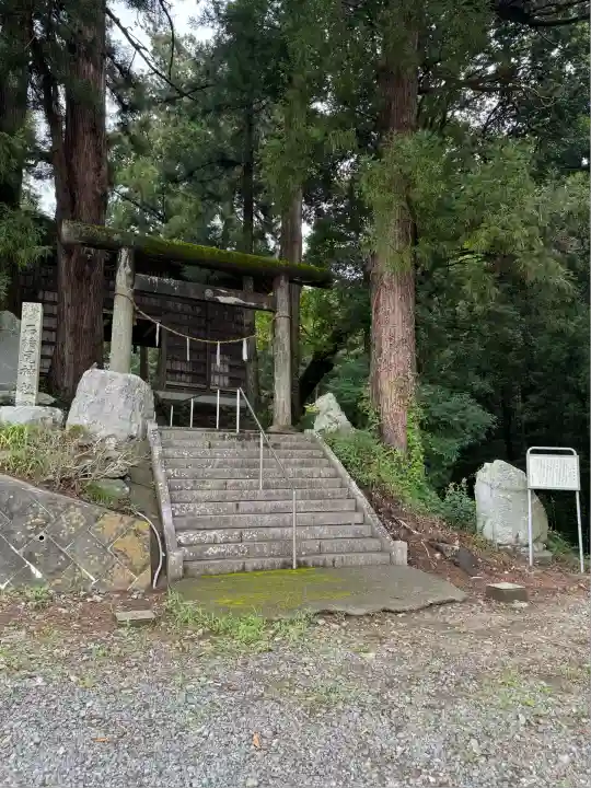 石楯尾神社(神奈川県)
