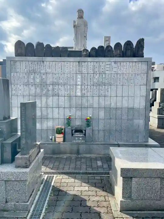 永稱寺の{uncategorized: "未分類", other: "その他", undefined: "問題あり", building: "その他建物", grave: "お墓", sacred_gate: "鳥居", guardian: "狛犬", statue: "像", buddha: "仏像", history: "歴史", nature: "自然", garden: "庭園", animal: "動物", pagoda: "塔", temizu: "手水舎", mountain_gate: "山門・神門", sanctuary: "本殿・本堂", subordinate: "末社・摂社", art: "芸術", scenery: "景色", jizo: "地蔵", ema: "絵馬", goshuin: "御朱印", omikuji: "おみくじ", items: "授与品その他", amulet: "お守り", goshuincho: "御朱印帳", eats: "食事", festival: "お祭り", votive_dance: "神楽", shichigosan: "七五三参", wedding: "結婚式", experience: "体験その他", initially: "初詣", around: "周辺", anti_infection: "感染症対策"}